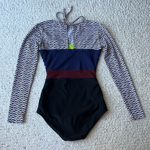 Seea Hermosa One Piece Long Sleeve Surf Suit Swimsuit Shells Small - Picture 6 of 8